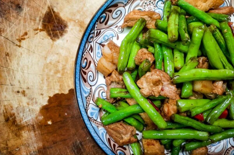 Fried chicken with string beans